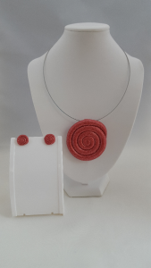 Sieradenset Spiral || materialen: polymeerklei, glitter || setprijs € 48,00, ketting € 33,00, oorbellen € 17,00