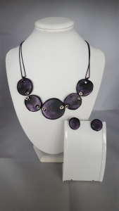 Sieradenset Touch of Purple || materialen: polymeerklei, bladmetaal || setprijs € 60,00, ketting € 45,00, oorbellen € 19,00