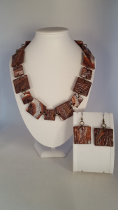 Sieradenset Tree Trunk || materiaal: polymeerklei || setprijs € 75,00, ketting € 60,00, oorbellen € 20,00