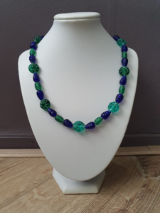 Sieraad Blue and Green. Materiaal: Glas. Prijs €25,-