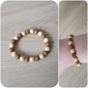 Sieraad Caramella Bracelet. Materiaal: glas kralen. Prijs €10,-