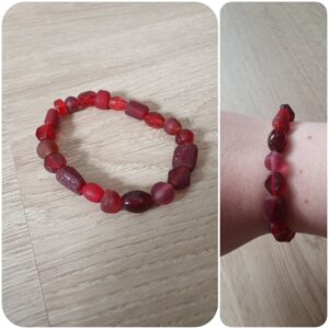 Sieraad Wendy Bracelet. Materiaal: glas kralen. Prijs €15,-