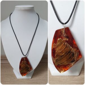 Ketting H100. Materiaal: Epoxy. *Ameland lijn* Prijs €25,-