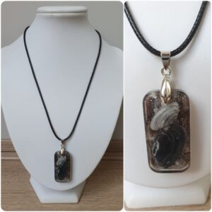 Ketting H101. Materiaal: Epoxy. *Ameland lijn* Prijs €15,-