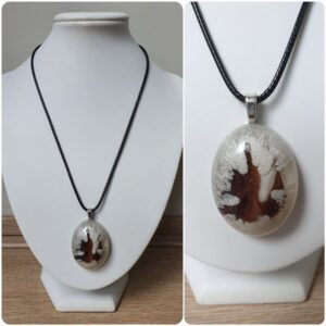 Ketting H109. Materiaal: Epoxy. *Ameland lijn* Prijs €20,-