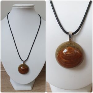 Ketting H112 Materiaal: Epoxy. *Ameland lijn* Prijs €15,-