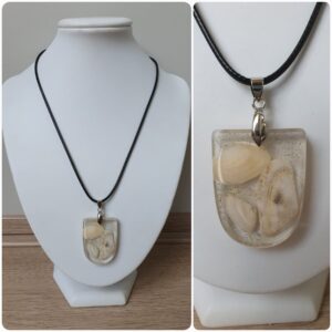 Ketting H115. Materiaal: Epoxy. *Ameland lijn* Prijs €20,-