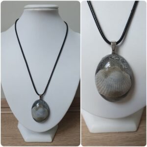 Ketting H118. Materiaal: Epoxy. *Ameland lijn* Prijs €20,-