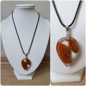 Ketting H122. Materiaal: Epoxy. *Ameland lijn* Prijs €20,-