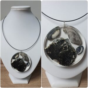 Ketting H123. Materiaal: Epoxy. *Ameland lijn* Sieraad is VERKOCHT