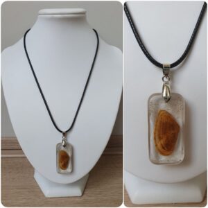 Ketting H125. Materiaal: Epoxy. *Ameland lijn* Prijs €15,-