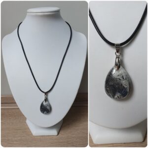 Ketting H131. Materiaal: Epoxy. Prijs €15,-