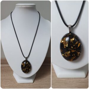 Ketting H133. Materiaal: Epoxy. Prijs €20,-