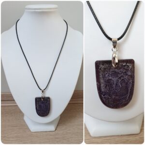 Ketting H15. Materiaal: Epoxy. Prijs €15,-