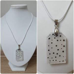 Ketting H152. Materiaal: Epoxy. Prijs €20,-