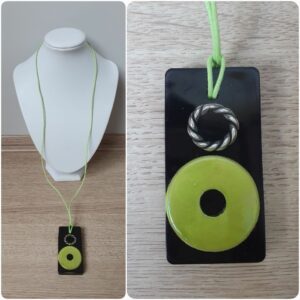 Ketting H154. Materiaal: Epoxy. Prijs €25,-