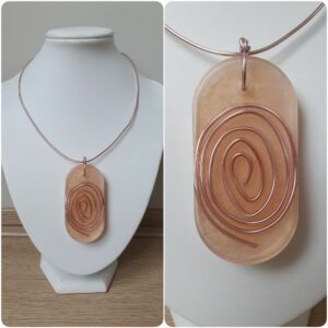 Ketting H155. Materiaal: Epoxy. Prijs €25,-