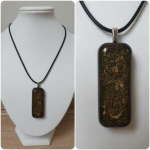 Ketting H157. Materiaal: Epoxy. Prijs €20,-