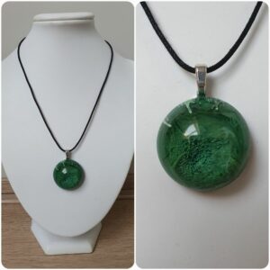 Ketting H161. Materiaal: Epoxy. Sieraad is VERKOCHT