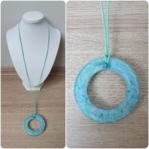 Ketting H164. Materiaal: Epoxy. Sieraad is VERKOCHT