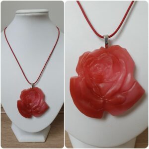 Ketting H165. Materiaal: Epoxy. Prijs €20,-