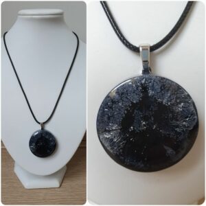 Ketting H167. Materiaal: Epoxy. Prijs €20,-