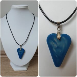 Ketting H169. Materiaal: Epoxy. Prijs €15,-