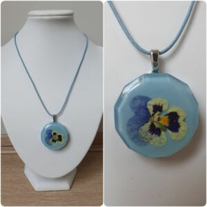 Ketting H172. Materiaal: Epoxy. Prijs €20,-