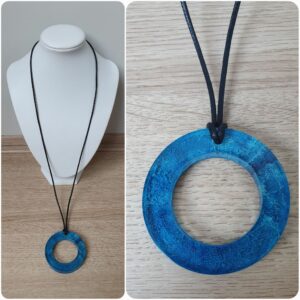 Ketting H174. Materiaal: Epoxy. Prijs €25,-