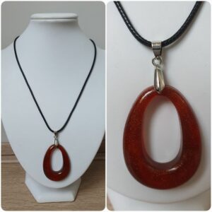 Ketting H176. Materiaal: Epoxy. Prijs €20,-