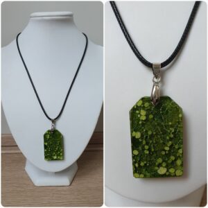 Ketting H178. Materiaal: Epoxy. Prijs €20,-