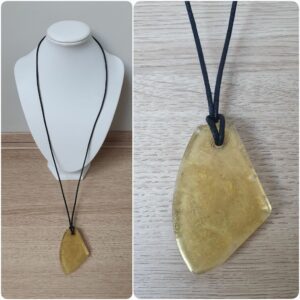 Ketting H179. Materiaal: Epoxy. Sieraad is VERKOCHT