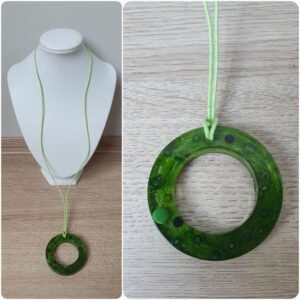 Ketting H183. Materiaal: Epoxy. Prijs €25,-