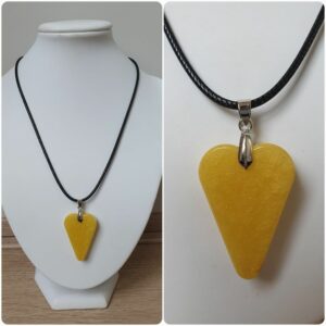 Ketting H187. Materiaal: Epoxy. Prijs €15,-