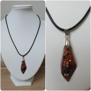 Ketting H198. Materiaal: Epoxy. Sieraad is VERKOCHT