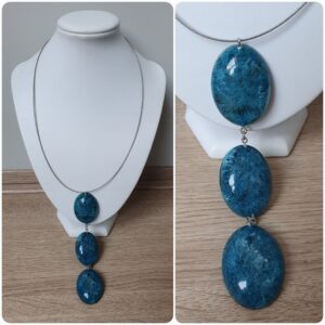 Ketting H2. Materiaal: Epoxy. Prijs €40,-