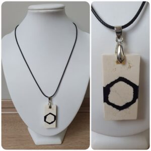 Ketting H20. Materiaal: Epoxy. Prijs €20,-