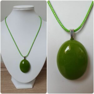 Ketting H201. Materiaal: Epoxy. Prijs €20,-