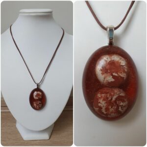 Ketting H206. Materiaal: Epoxy. Prijs €20,-