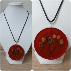 Ketting H207. Materiaal: Epoxy. Prijs €25,-