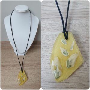 Ketting H208. Materiaal: Epoxy. Prijs €25,-