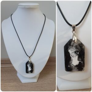 Ketting H21. Materiaal: Epoxy. Prijs €15,-