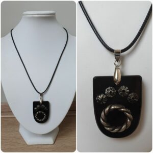 Ketting H219. Materiaal: Epoxy. Prijs €20,-