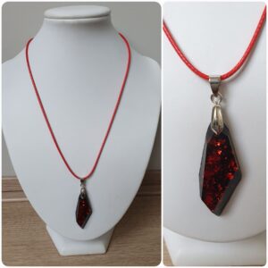 Ketting H22. Materiaal: Epoxy. Prijs €15,-