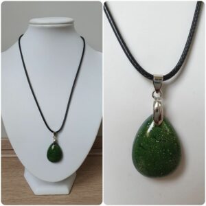 Ketting H221. Materiaal: Epoxy. Prijs €15,-