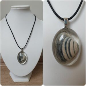 Ketting H225. Materiaal: Epoxy. *Ameland lijn* Sieraad is VERKOCHT