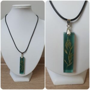 Ketting H231. Materiaal: Epoxy. Prijs €20,-