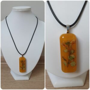 Ketting H232. Materiaal: Epoxy. Prijs €20,-