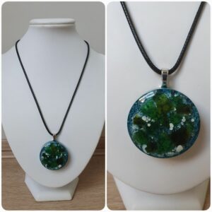 Ketting H235. Materiaal: Epoxy. Prijs €20,-