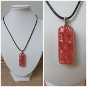 Ketting H242. Materiaal: Epoxy. Sieraad is VERKOCHT